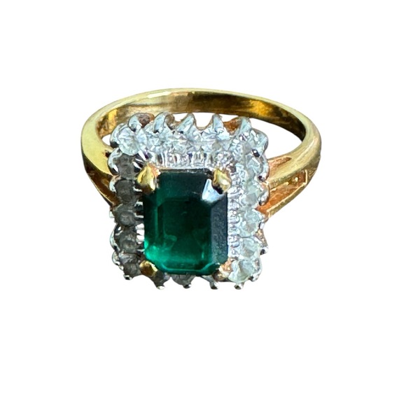 Vintage Jewelry - Vintage Emerald Green and Gold Halo Ring